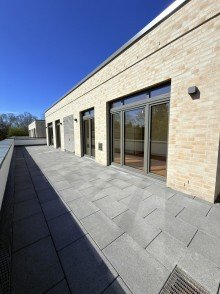 Sonnenterrasse +++ Design trifft Komfort: Luxus im Alltag - S�dterrasse mit Blick ins Parkgrundst�ck +++