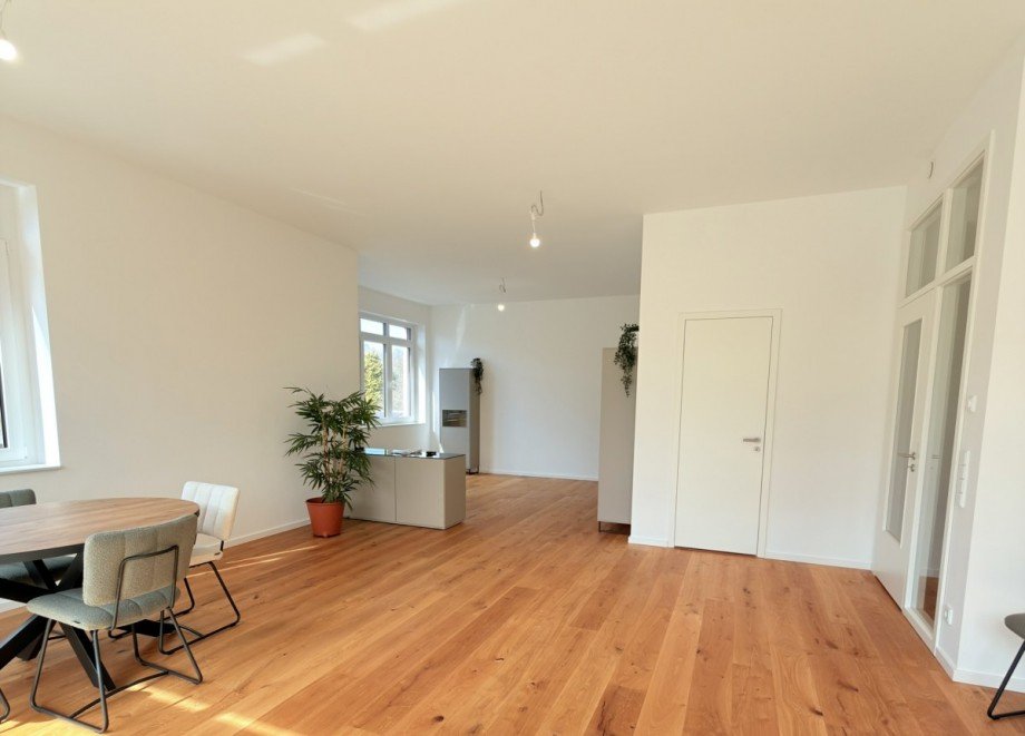 Wohnzimmer - Blick aus der K�che Penthousewohnung Hamburg