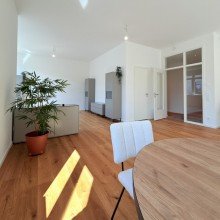 Wohnzimmer +++ Design trifft Komfort: Luxus im Alltag - S�dterrasse mit Blick ins Parkgrundst�ck +++